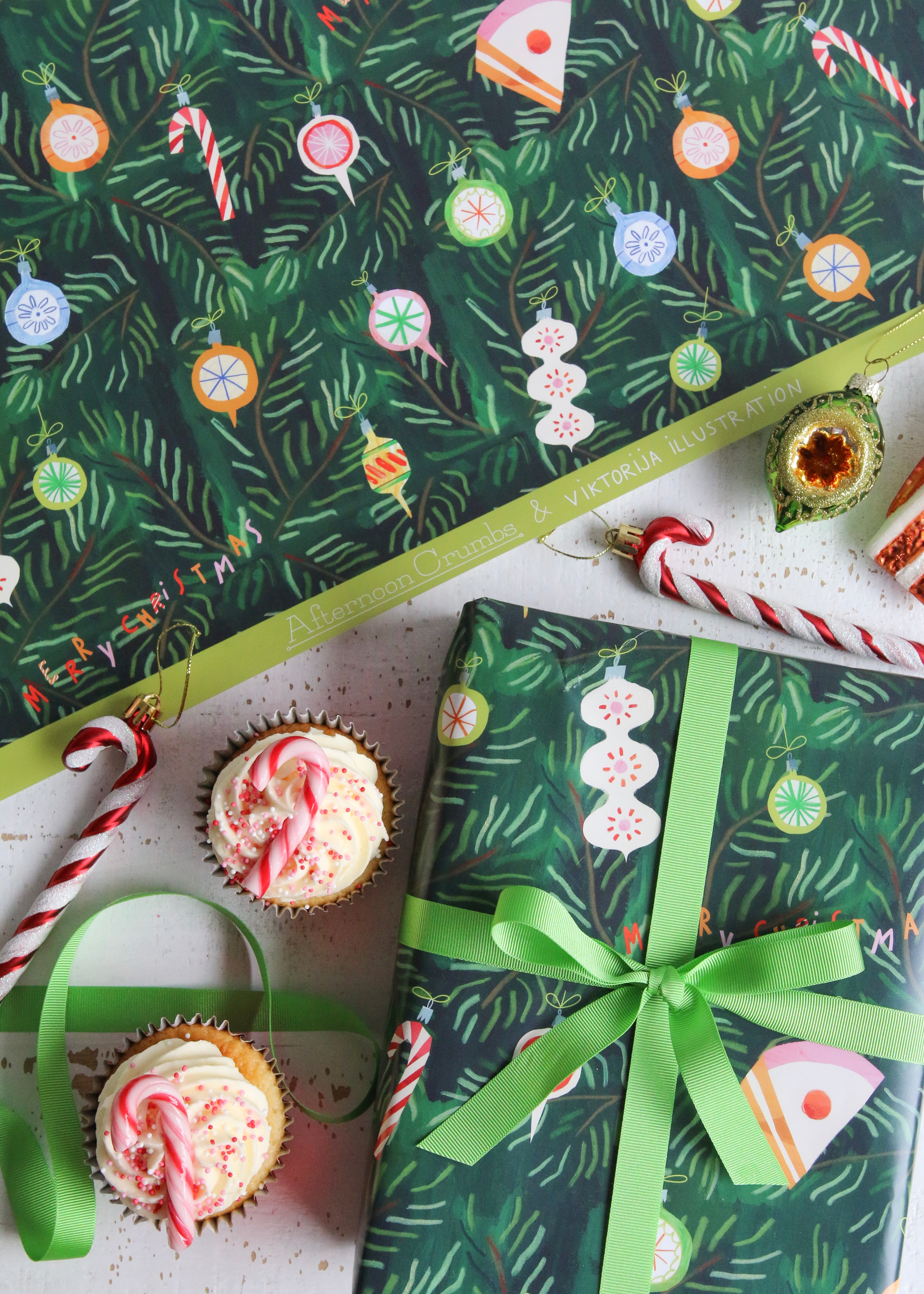 Christmas 'Cake The Halls' Bauble Wrapping Paper