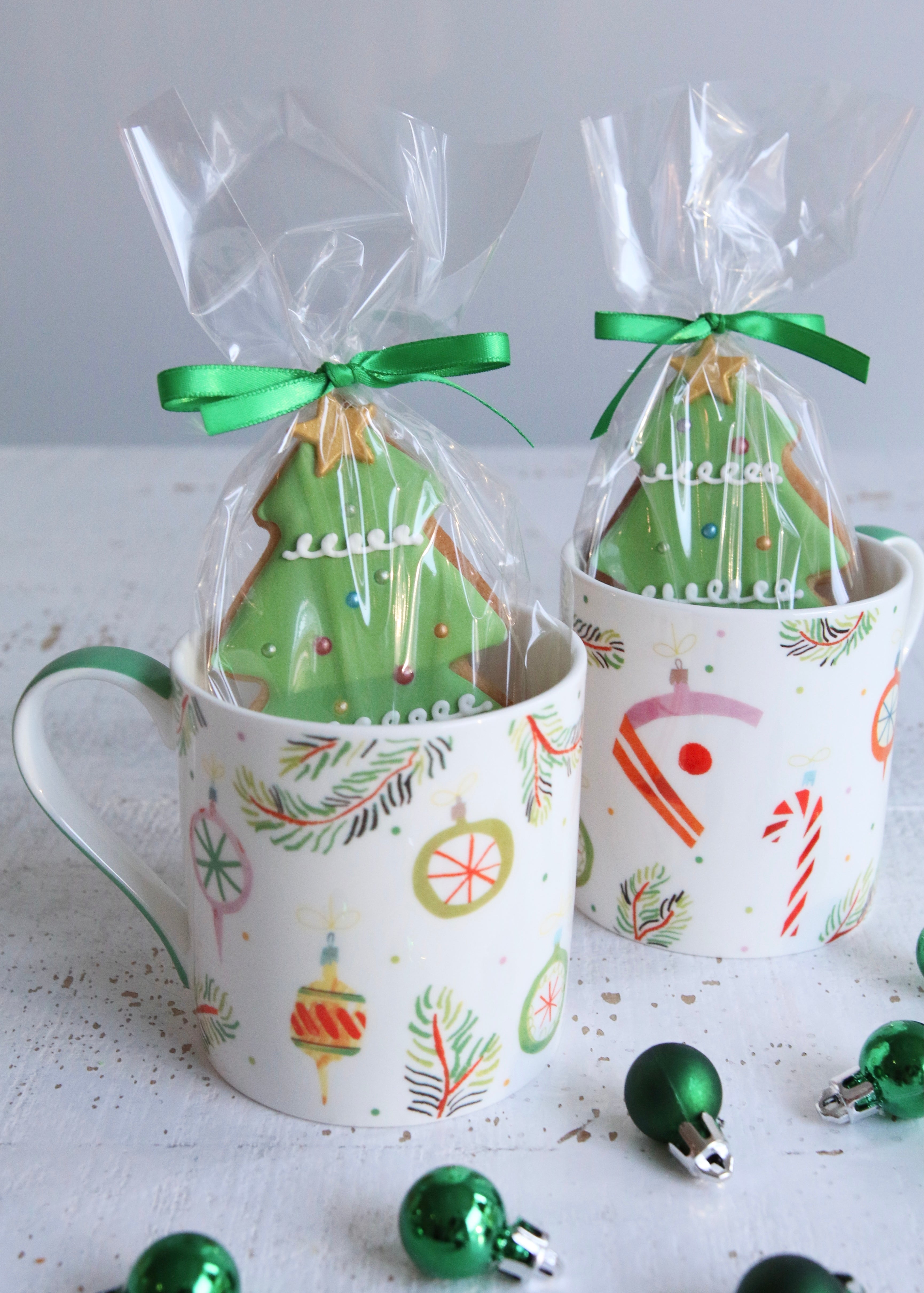 Bauble Mug & Christmas Tree Biscuit Gift Set
