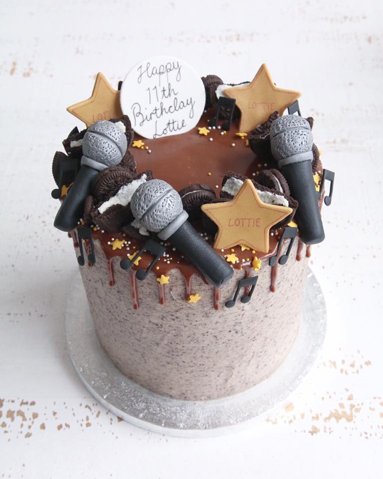 Microphone Gold Stars Drip Cake