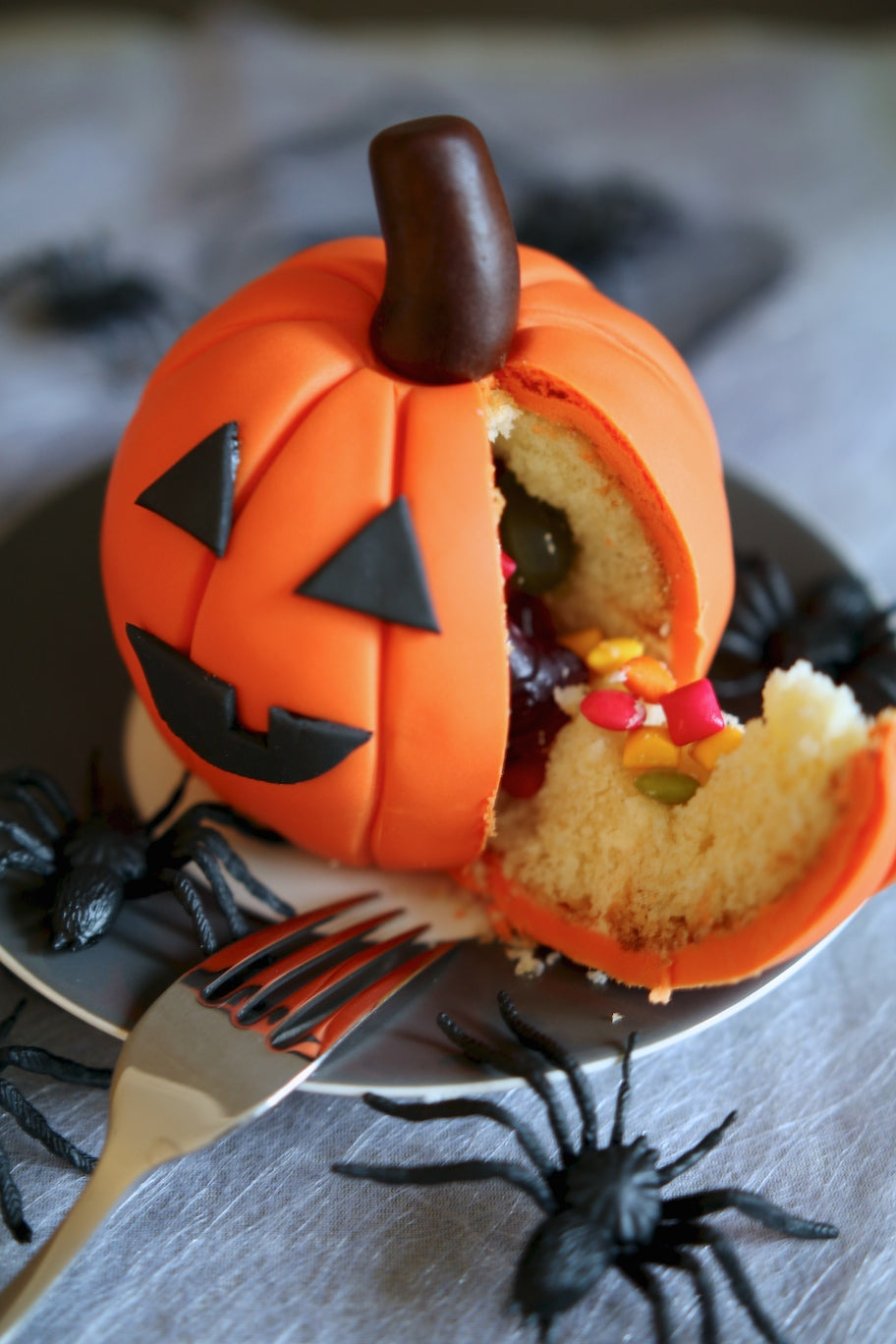 Mini Pumpkin Piñata Cake