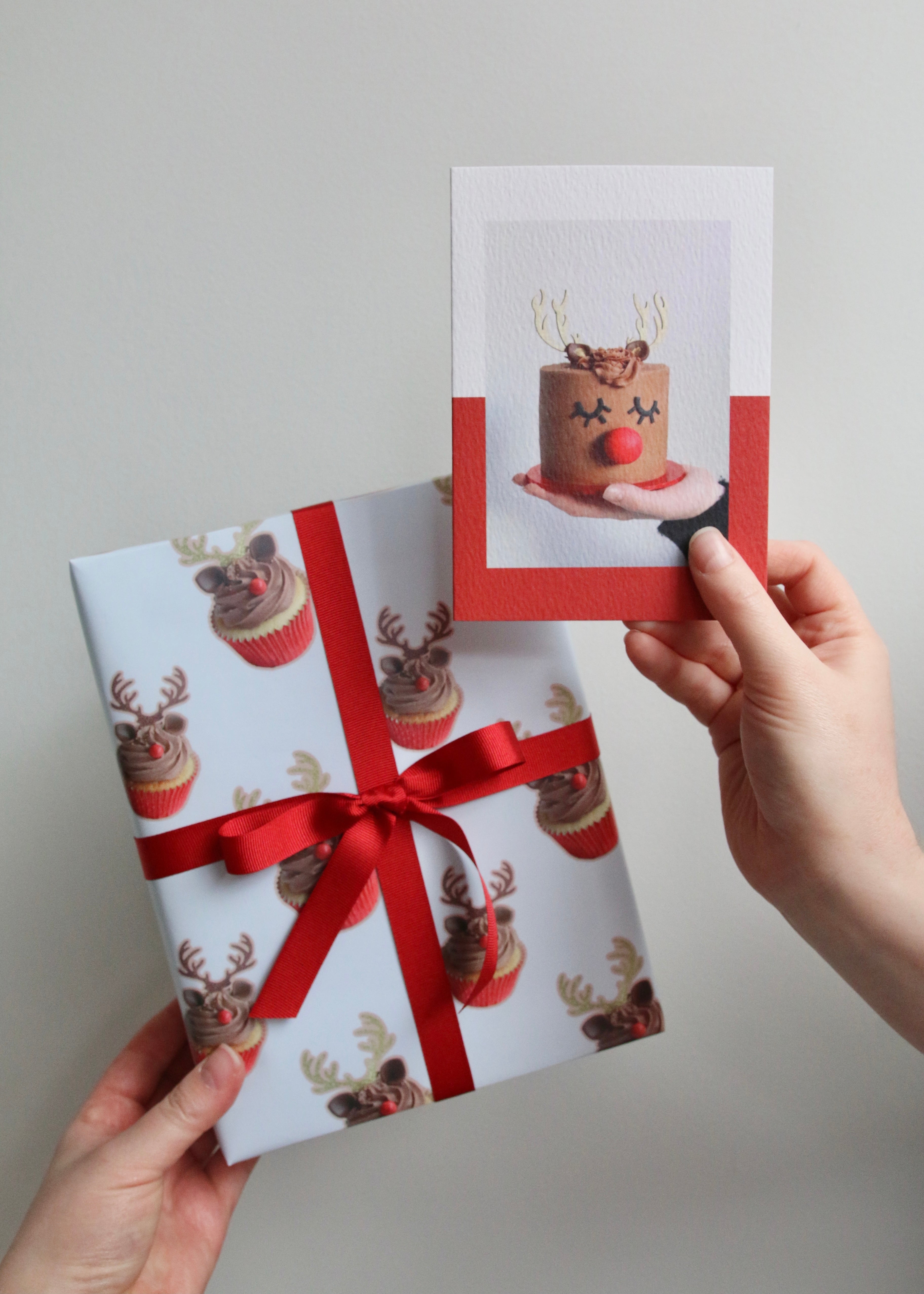 Reindeer Cupcakes Wrapping Paper