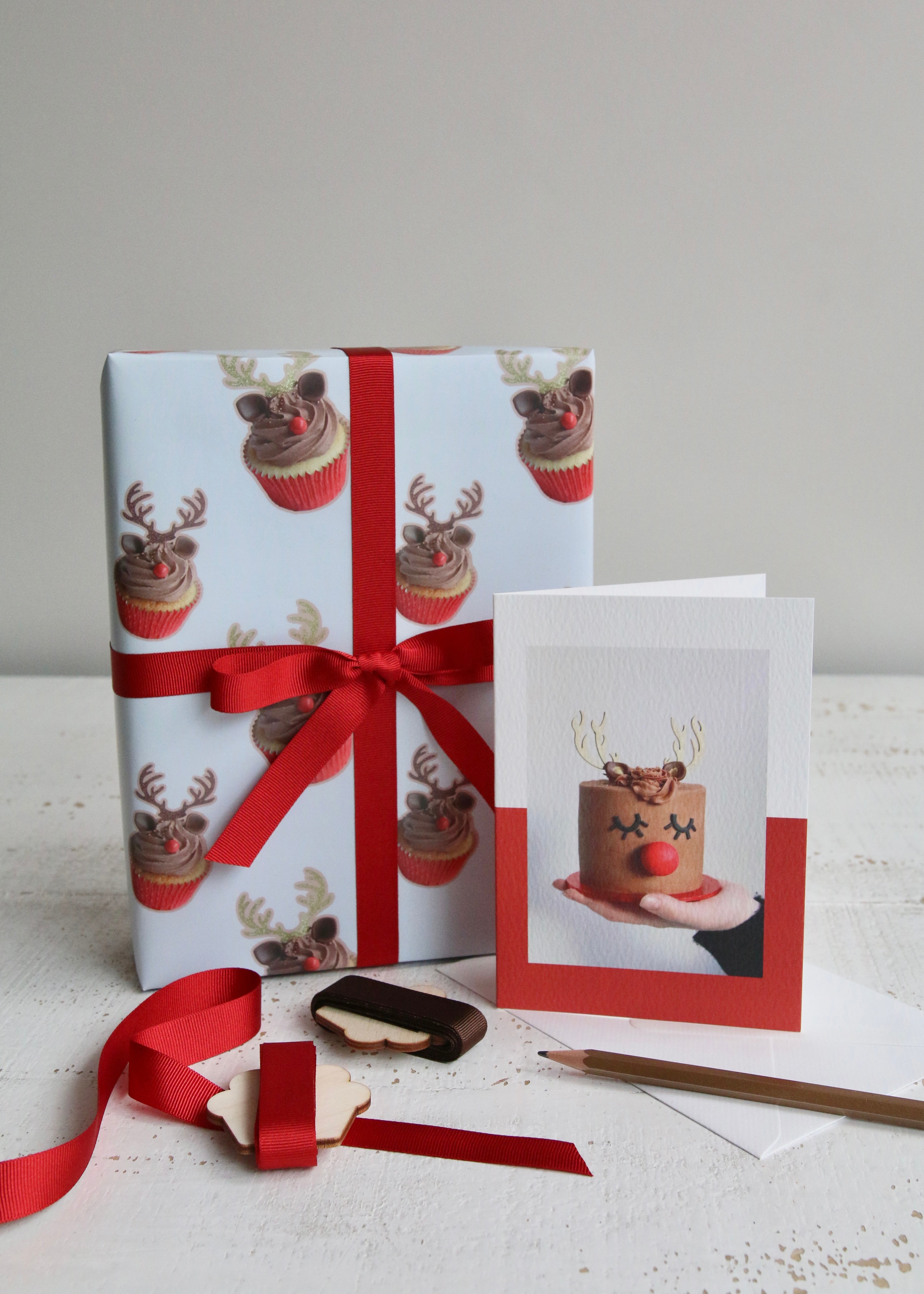 Reindeer Cupcakes Wrapping Paper