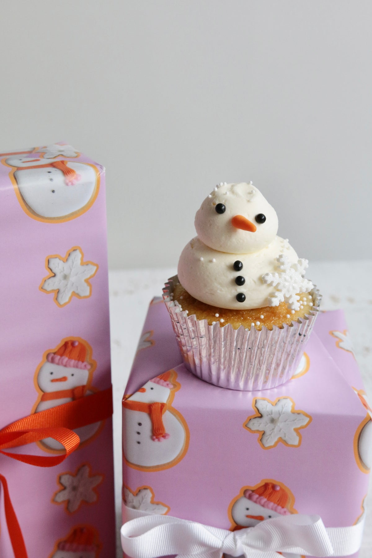 Single Snowman Cupcake on Wrapping Paper