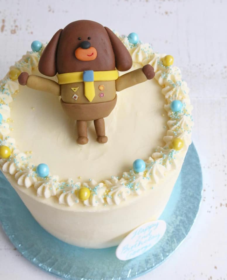 Hey Duggee Cake | 1st birthday cakes, Birthday baking, Baby birthday cakes