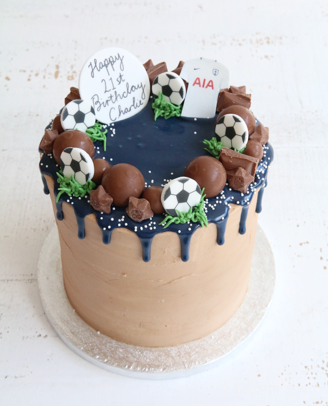Tottenham Hotspurs Footbal Drip Cake