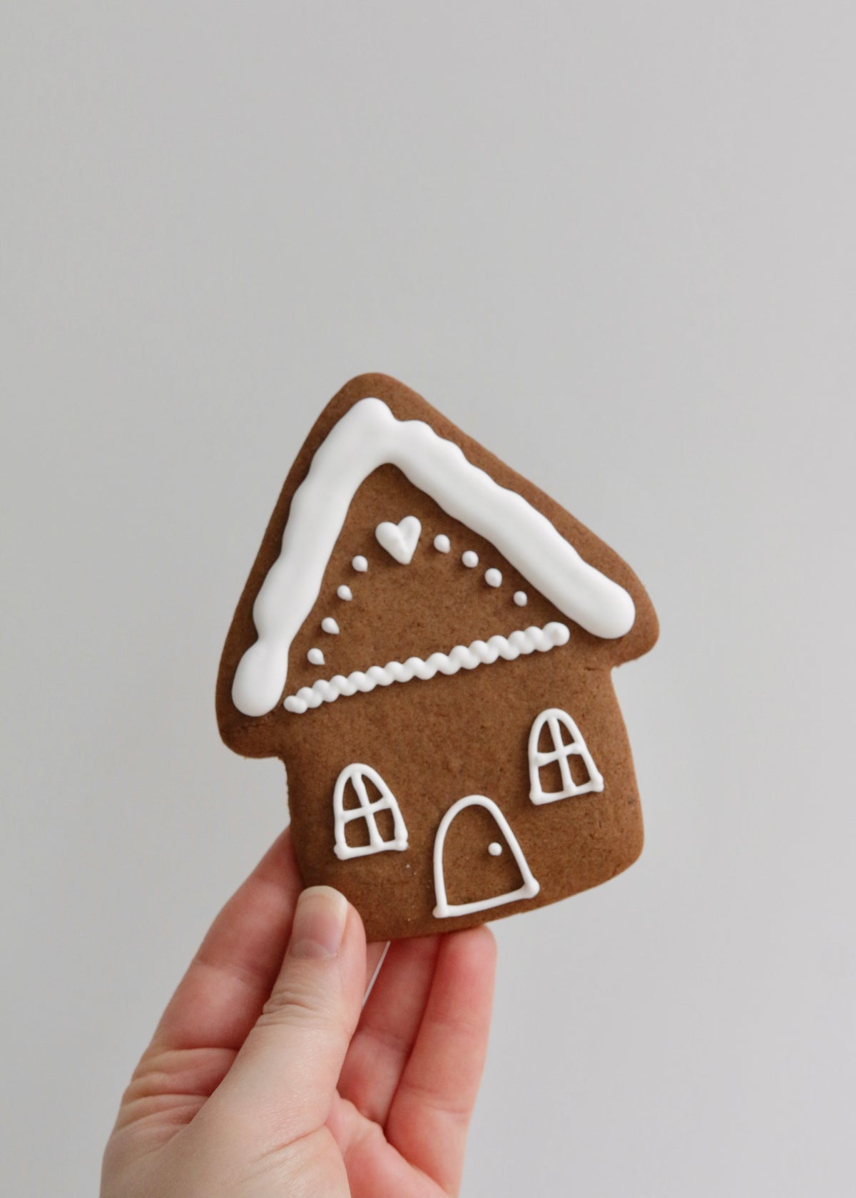 Snowy Gingerbread House Biscuits