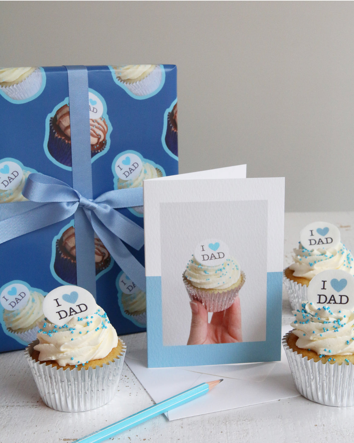 "I Heart Dad" Card, Wrapping Paper & Cupcakes