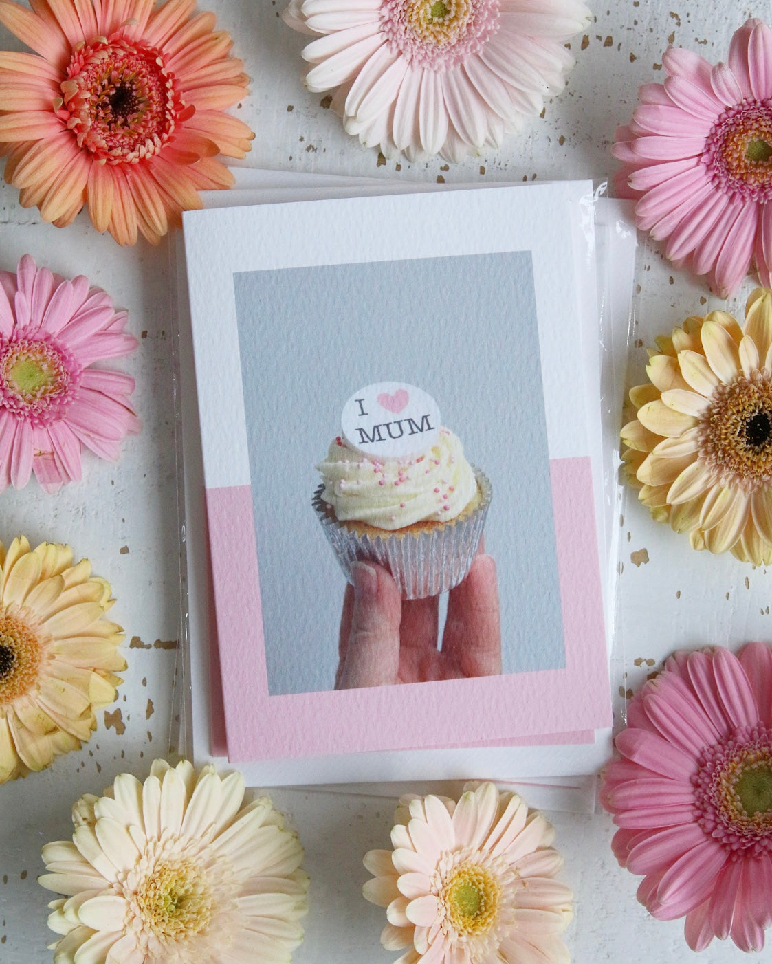 “I Heart Mum” Mother's Day Cupcake Photo Card with Flowers