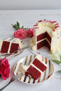 Mini Valentine's Cake with Slices